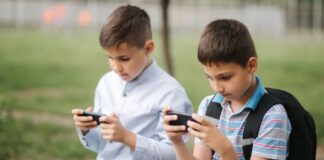 Ecuador prohibición redes sociales menores