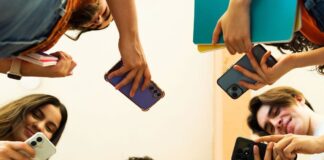 Grecia redes sociales menores