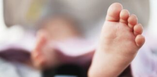 Condena 30 años madre dejó morir a bebé de 2 meses