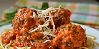albóndigas salsa pasta
