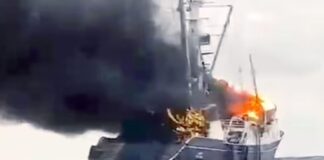 barco atunero incendio