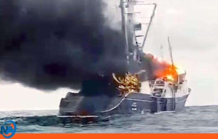 barco atunero incendio