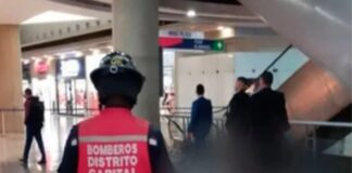 joven caída centro comercial Caracas