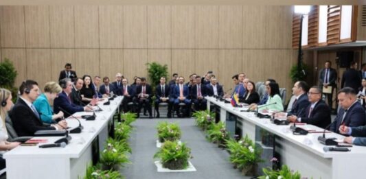 Delcy Rodríguez firma acuerdos con Shell