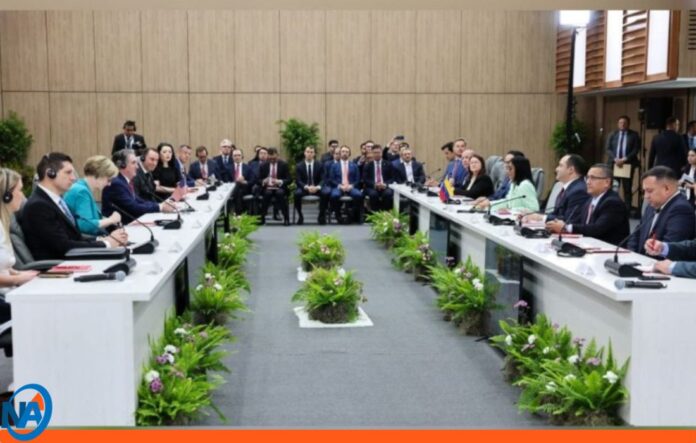 Delcy Rodríguez firma acuerdos con Shell