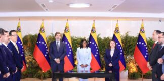 Delcy Rodríguez firmó convenio con Repsol