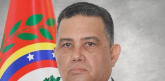 Gustavo González López Ministro de Defensa