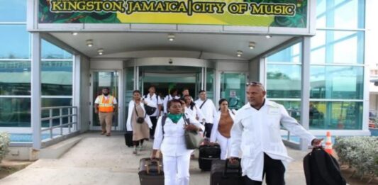 Jamaica suspende médicos cubanos