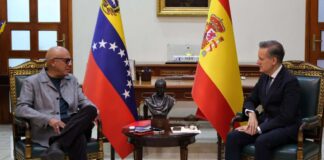 Jorge Rodríguez y el Embajador de España