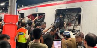 Choque de trenes en Indonesia