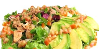 Ensalada de aguacate y atún