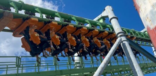 Falla mecánica en montaña rusa en Argentina