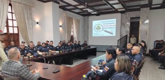 Funcionarios policiales participaron en conversatorio Bienes Públicos Carabobo