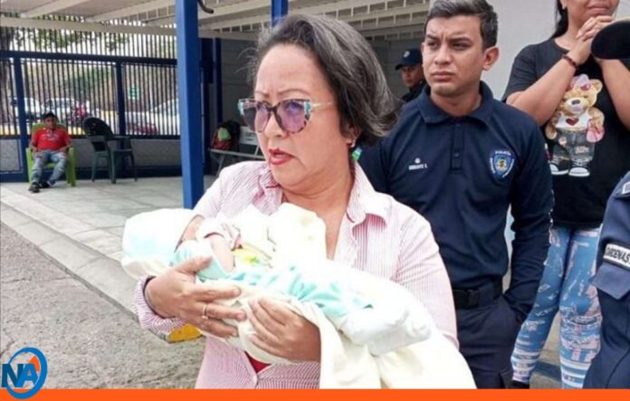 Hallan a bebé recién abandonada en Hospital JM Hallan a bebé recién abandonada en Hospital JM