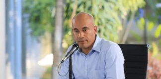 Héctor Rodríguez anuncia entrega lentes docente