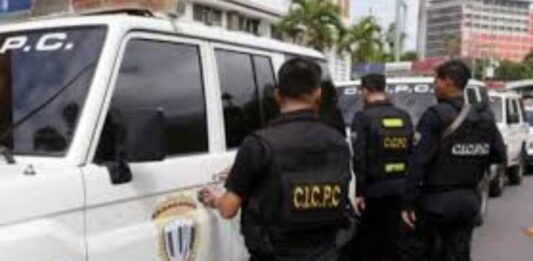 José Antonio Acuña capturado por fotos intimas