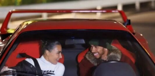 Kim Kardashian y Lewis Hamilton en Tokio