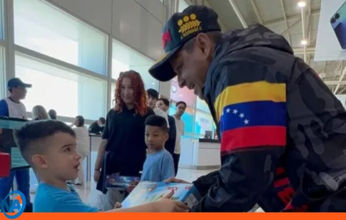 Retornan 263 venezolanos desde EE.UU. Retornan 263 venezolanos desde EE.UU.