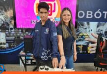 Talento tachirense crea mano robótica que interpreta lengua de señas Samuel Carrero robótica Venezuela