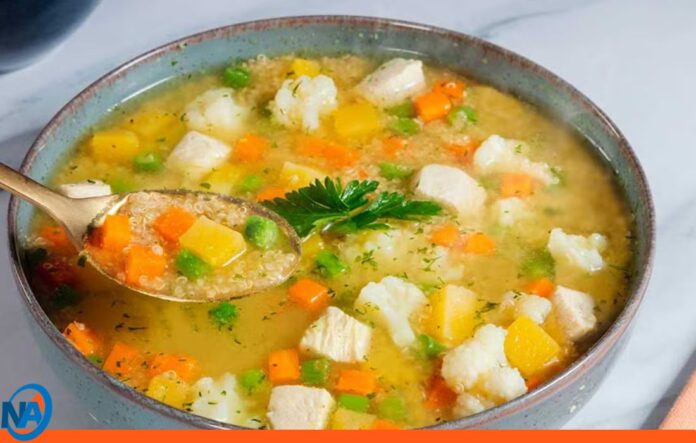 Sopa de pollo con vegetales Sopa de pollo con vegetales