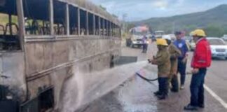 Transporte público se incendió en Charallave