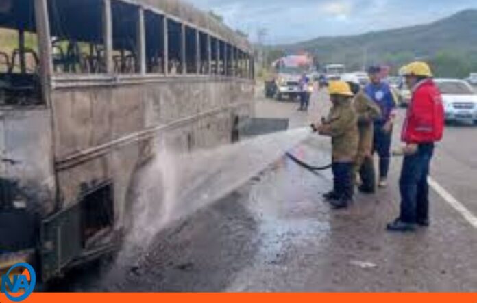 Transporte público se incendió en Charallave Transporte público se incendió en Charallave