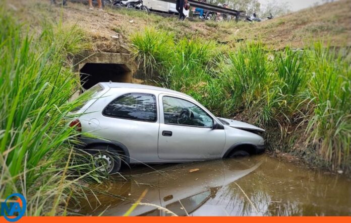 Vehículo canal de aguas pluviales Naguanagua