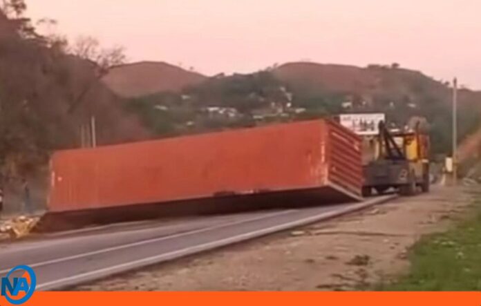 vehículo carga pesada volcó ARC vehículo carga pesada volcó ARC