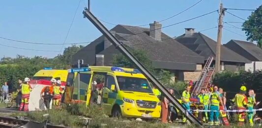 Accidente tren Bélgica y minibús escolar