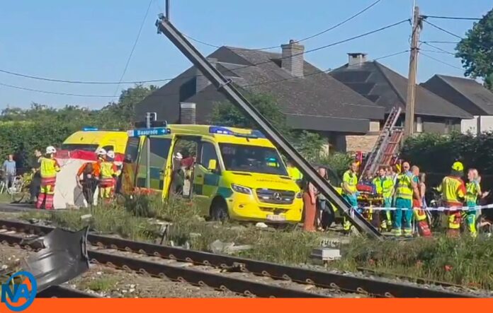 Accidente tren Bélgica y minibús escolar Accidente tren Bélgica y minibús escolar