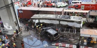 Tren de carga chocó contra autobús Tailandia