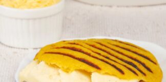 Arepas de plátano con queso guayanés