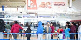 Arriban 126 migrantes venezolanos desde EE.UU.