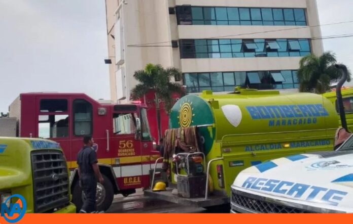 Bomberos Maracaibo rescatan adolescente papagayo Bomberos Maracaibo rescatan adolescente papagayo