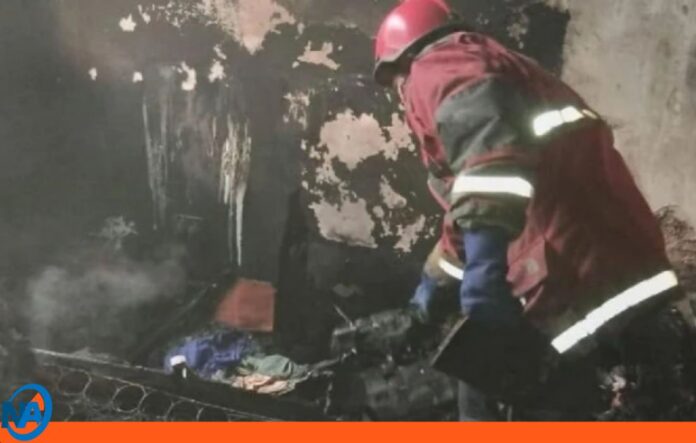 Bomberos de Caracas incendio vivienda Bomberos de Caracas incendio vivienda