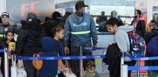 Vuelo especial de repatriación siete ciudadanos desde EE.UU.