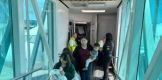 Regresan 133 venezolanos desde Miami
