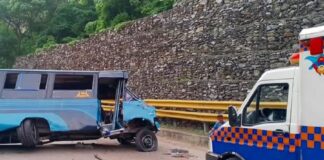 Transporte público impactó autopista Valencia-Puerto Cabello