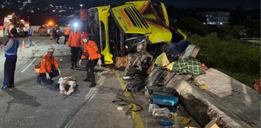 choque autobús cisterna Indonesia