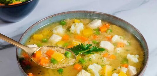 sopa de pollo con verduras