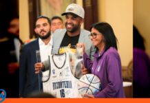 Presidenta (E) Delcy Rodríguez condecoró a Campeonas y Campeones del baloncesto Delcy Rodríguez condecoró Campeones baloncesto