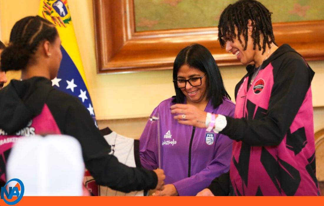 Delcy Rodríguez condecoró Campeones baloncesto 1-1