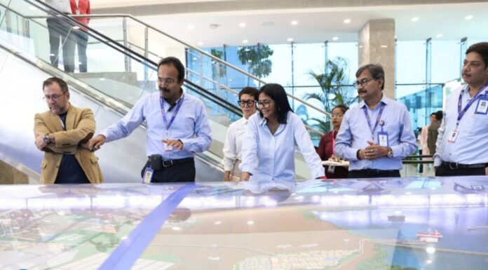 Delcy Rodríguez inspecciona la refinería de Jamnagar en India Delcy Rodríguez refinería Jamnagar