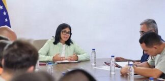 Delcy Rodríguez suspende clases