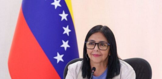 Delcy Rodríguez viaje India