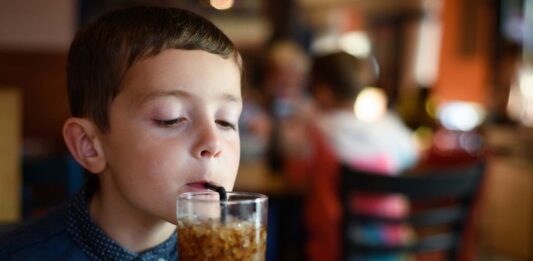 Peligro consumo refresco en infancia
