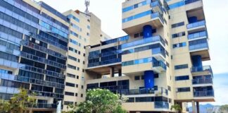 Porlamar mujer cae octavo piso edificio