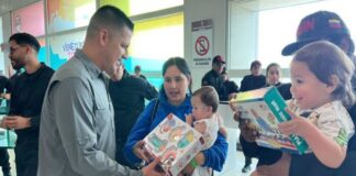 Retornan 120 venezolanos EE. UU.