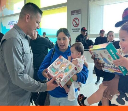 Retornan 120 venezolanos EE. UU.