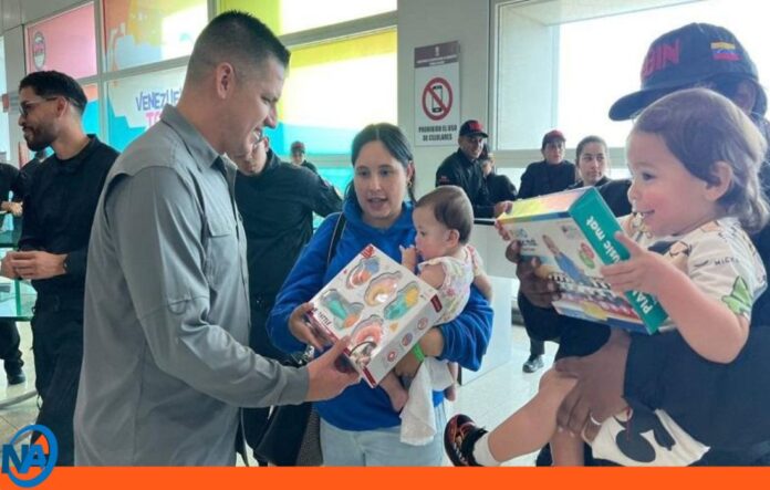 Retornan 120 venezolanos EE. UU. Retornan 120 venezolanos EE. UU.